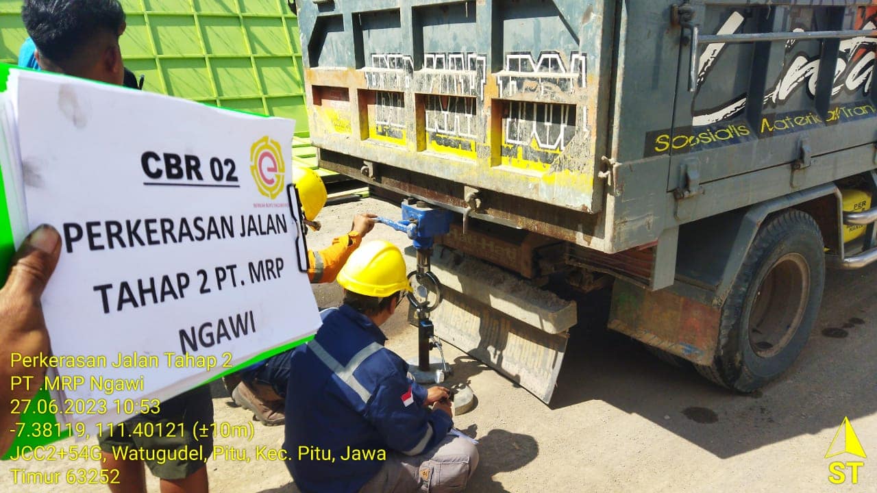 Pengujian CBR lapangan pada tanah dasar jalan
