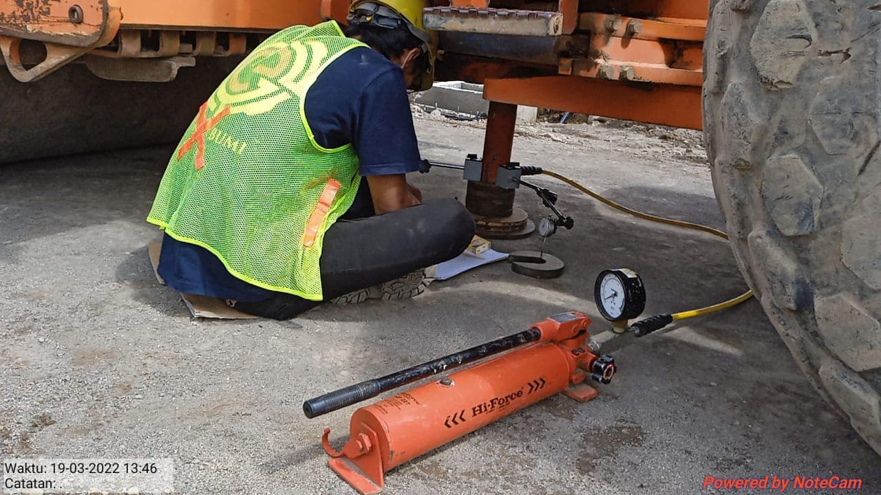 Uji plate loading test pada tanah dasar untuk perencanaan fondasi tapak