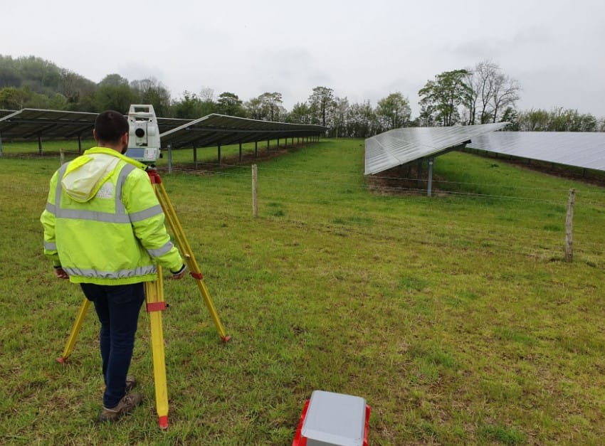 Survei Topografi untuk Perencanaan Pembangkit ListrikTenaga Surya