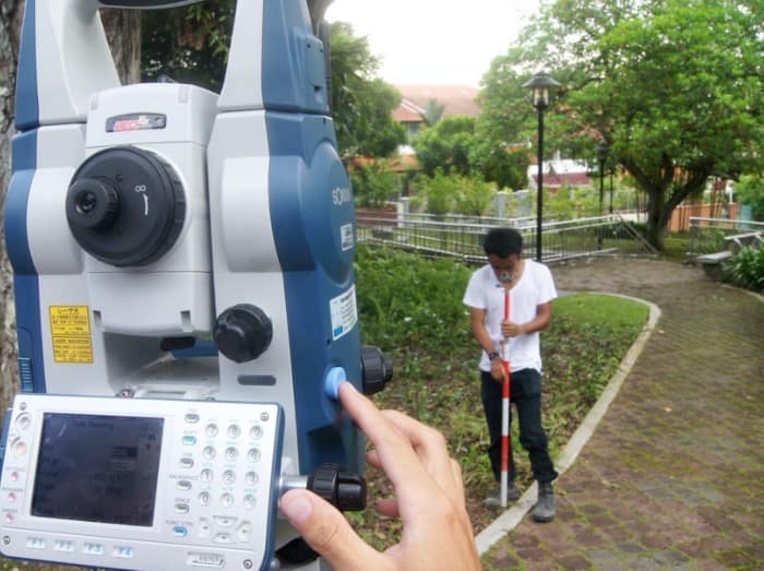 Survei Topografi untuk Merancang Taman